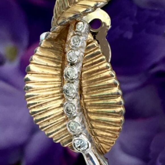 JOMEZ LEAF SHAPE GOLD RHINESTONE CLIP EARRINGS - Picture 2 of 5